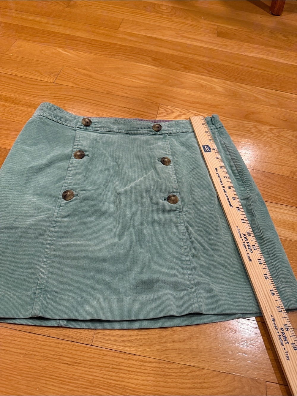 Vineyard Vine corduroy sage green button front accent mini skirt size 8. - Picture 5 of 7